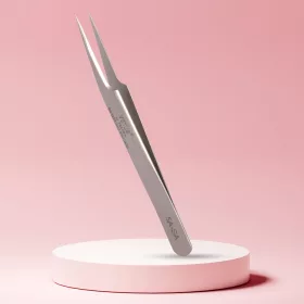 Long Lashes lash tweezers oblique