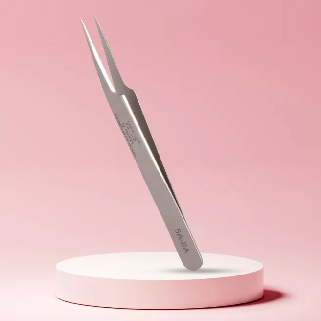 Long Lashes lash tweezers oblique